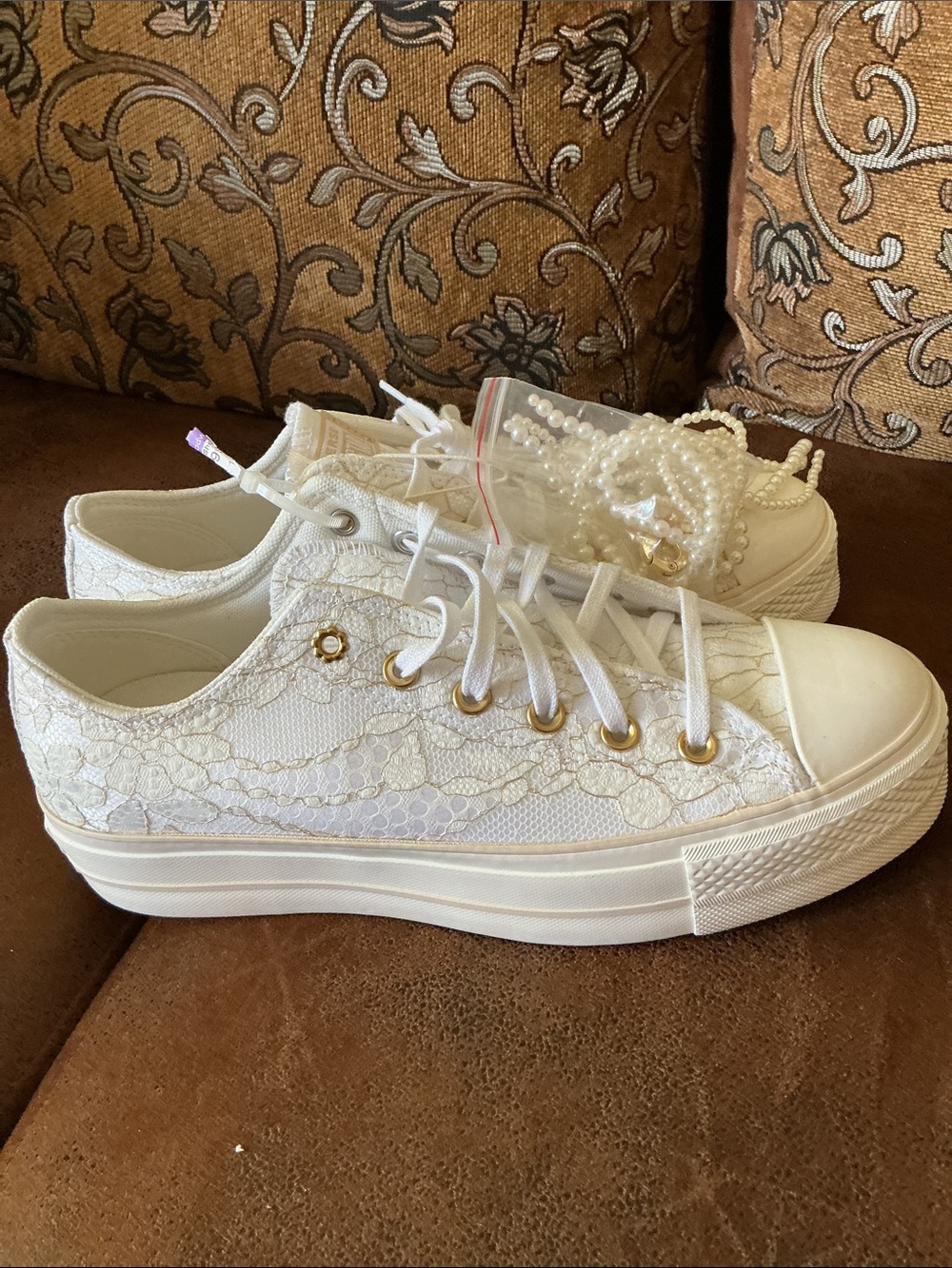 Converse All Star Chuck Taylor, White Pearl-Embellished Low Top Lace sneakers - Picture 3 of 7